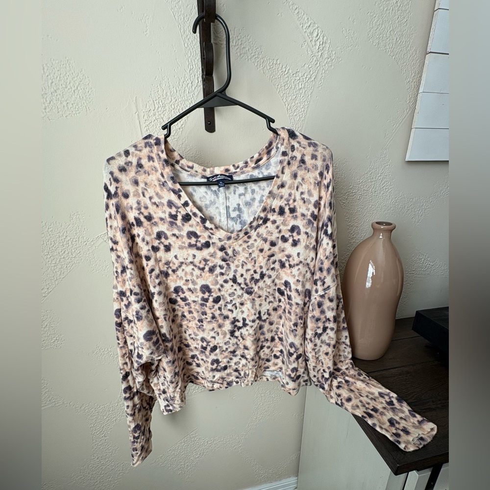 Chic Animal Print V-Neck Long Sleeve Top